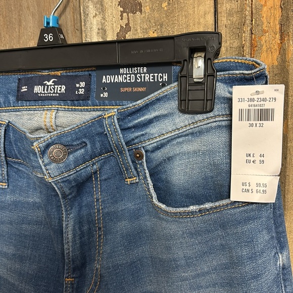 Distressed Blue Jeans men’s 30/32 hollister - Picture 2 of 3